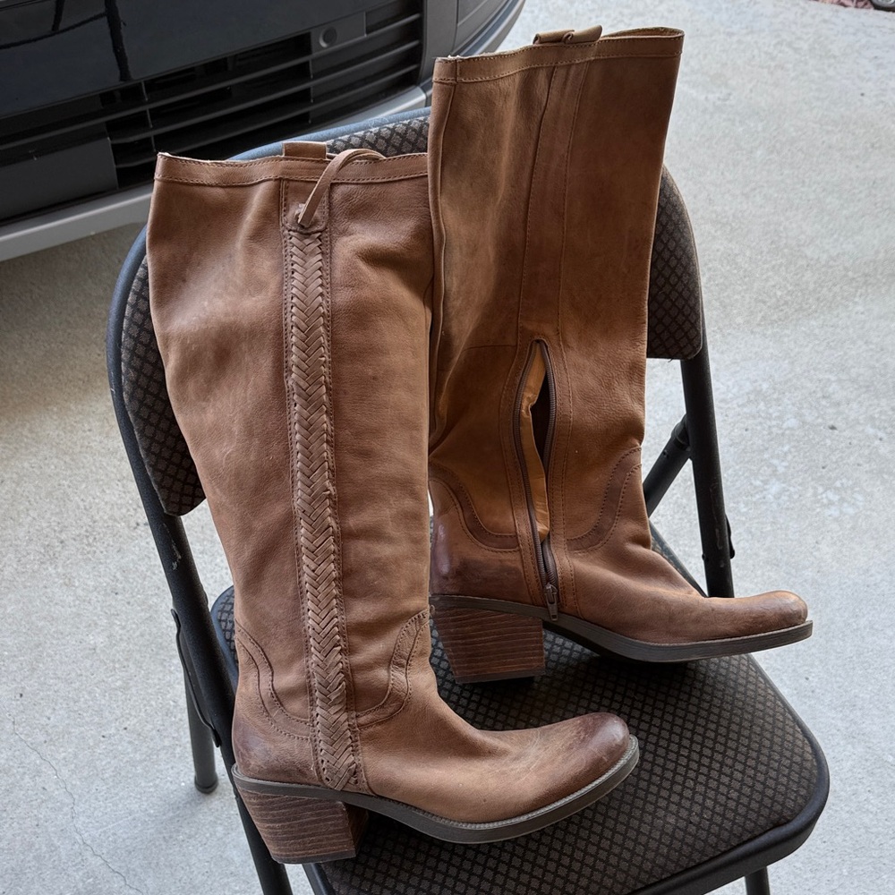 Elegant Brown Leather Heeled Boots